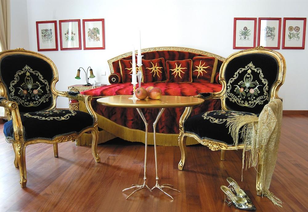 Grand Des Ambassadeurs Hotel